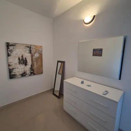 Residenza Di Campagna Anninnia אולמדו