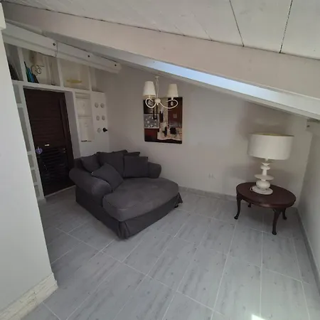 Residenza Di Campagna Anninnia * אולמדו